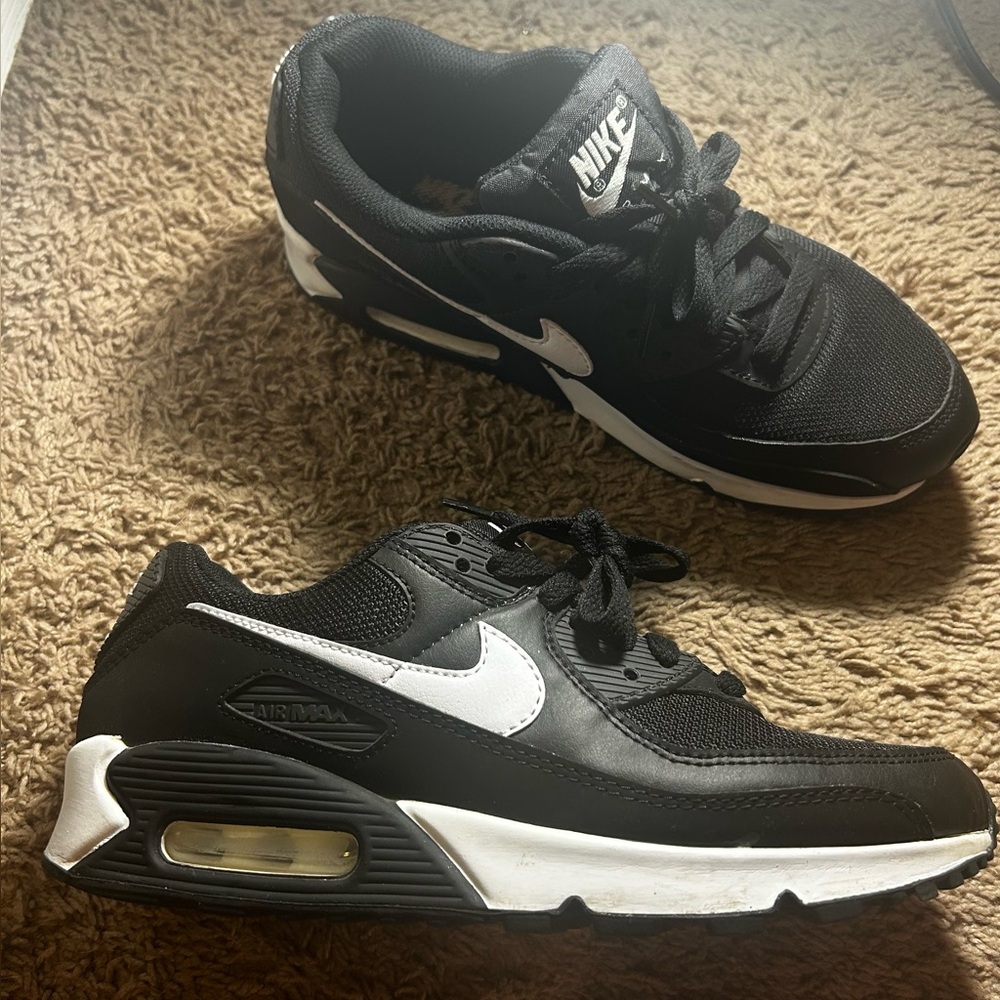 Nike Black and white Athletic Shoes Woman size 8